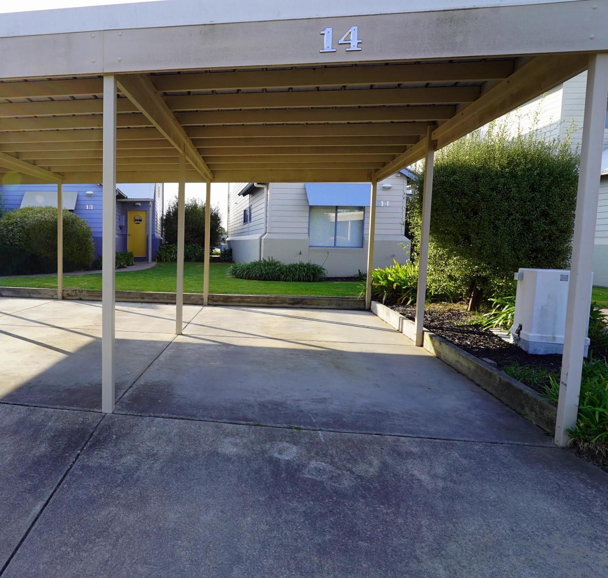 Captains Cove Resort - Waterfront Apartments Paynesville Exterior photo