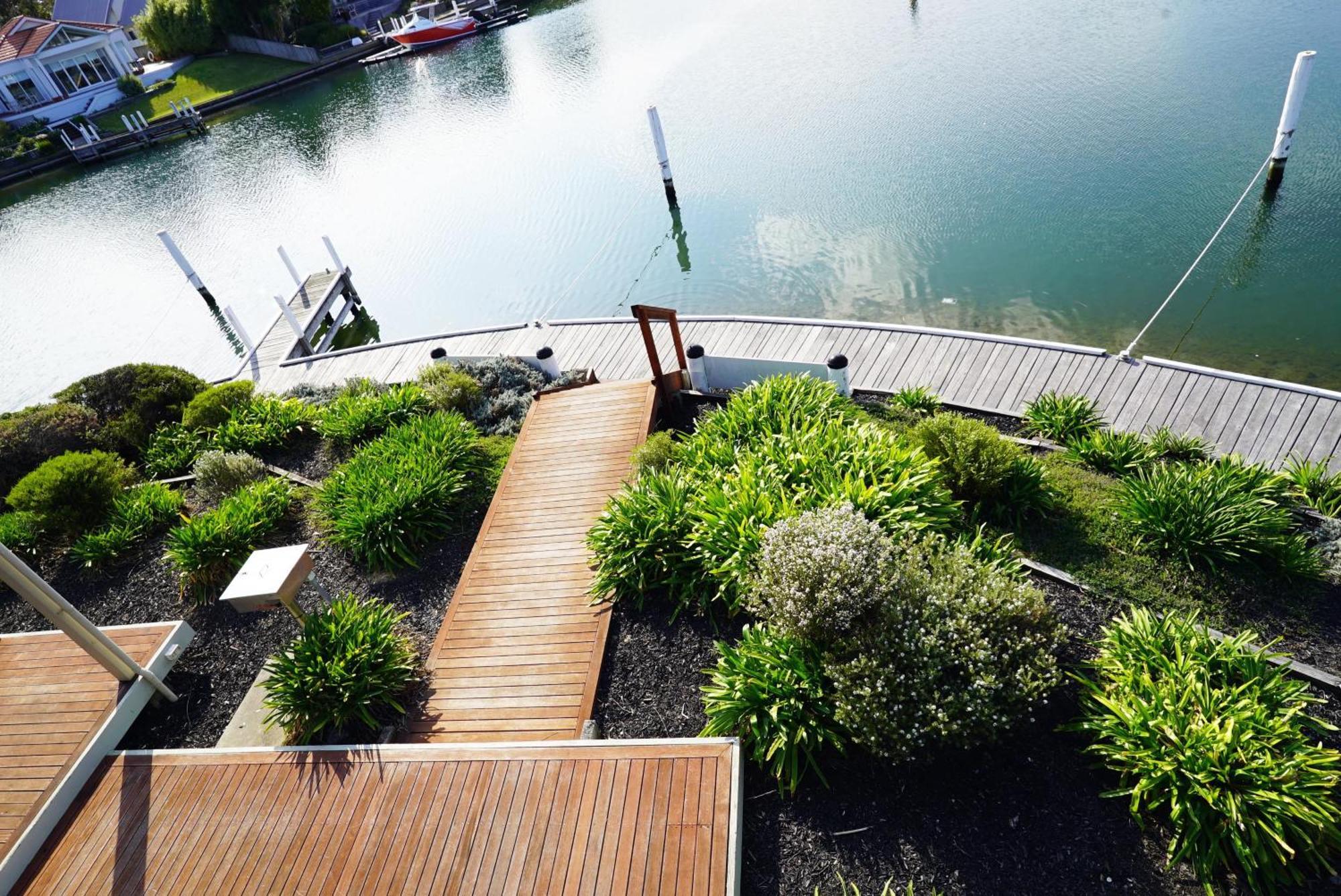 Captains Cove Resort - Waterfront Apartments Paynesville Exterior photo